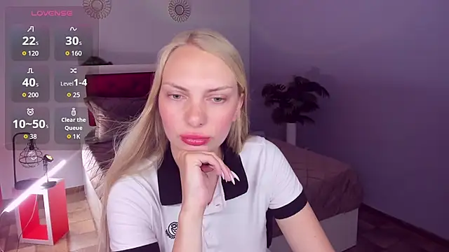 Snapshot of NancyGlamour chatting on 06-12-26, 11:09 NancyGlamour online show from 06-12-26, 11:09