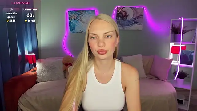 Snapshot of NancyGlamour chatting on 06-15-26, 11:12 NancyGlamour online show from 06-15-26, 11:12