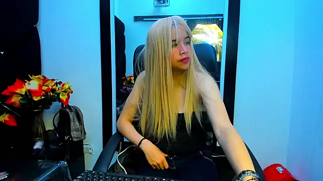 Snapshot of ivyqueen28 chatting on 06-05-26, 05:03 ivyqueen28 online show from 06-05-26, 05:03