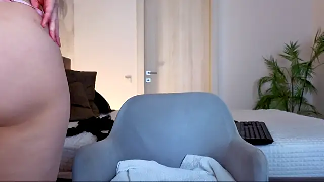 Snapshot of BlushingAngelita chatting on 05-11-26, 02:12 BlushingAngelita online show from 05-11-26, 02:12
