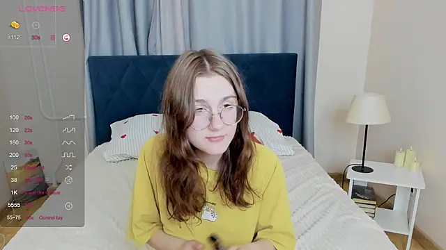 Snapshot of iMagdaLunna chatting on 06-05-26, 06:57 iMagdaLunna online show from 06-05-26, 06:57
