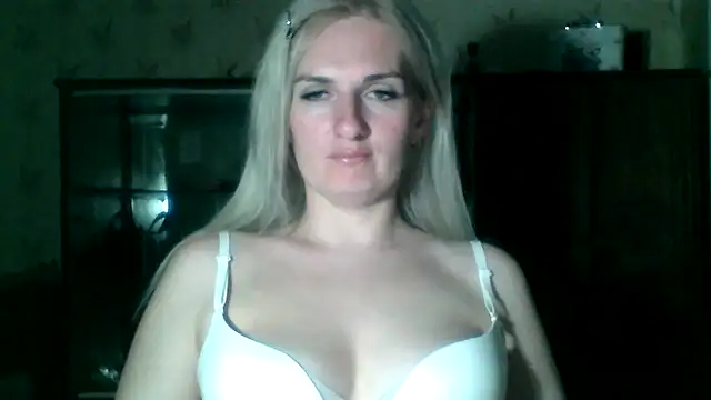 Snapshot of MartaHaze chatting on 05-13-26, 06:49 MartaHaze online show from 05-13-26, 06:49
