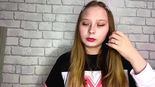 MertieVandusen online show from 04-30-26, 04:24