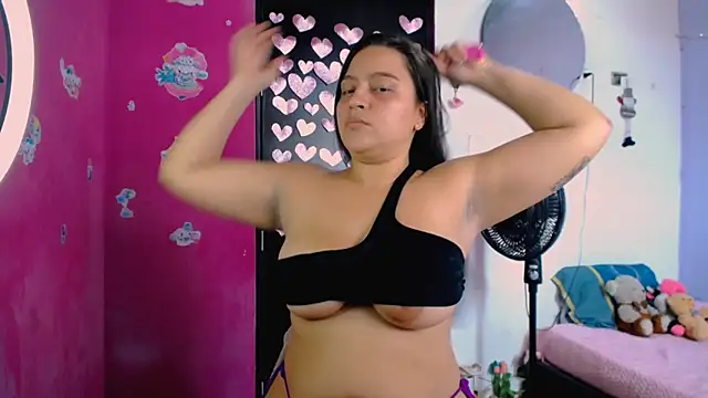 Snapshot of Kiara_tits chatting on 05-23-26, 08:02 Kiara tits online show from 05-23-26, 08:02