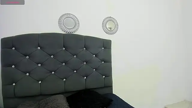 Snapshot of viioletta_00 chatting on 06-18-26, 02:32 viioletta 00 online show from 06-18-26, 02:32