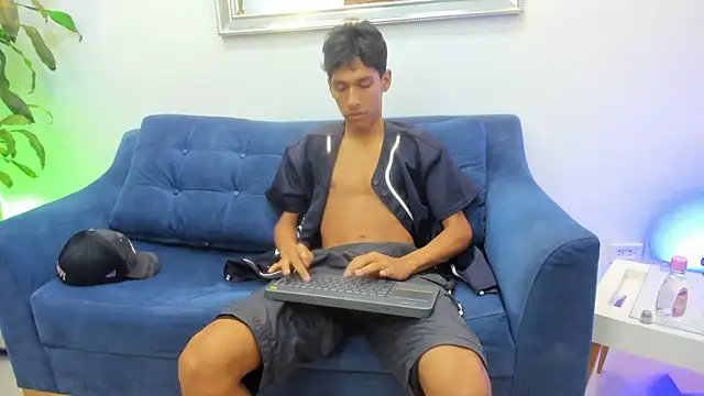 Snapshot of Zane_Belville chatting on 05-10-26, 11:26 Zane Belville online show from 05-10-26, 11:26