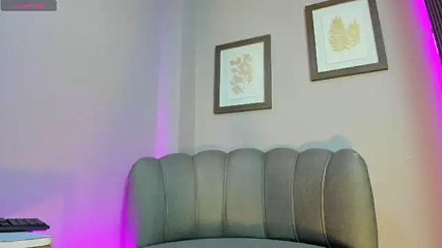 Snapshot of Roxanna_moore chatting on 05-16-26, 12:26 Roxanna moore online show from 05-16-26, 12:26