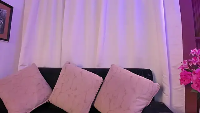 Snapshot of AngeliqueBoyer__ chatting on 06-12-26, 02:32 AngeliqueBoyer online show from 06-12-26, 02:32