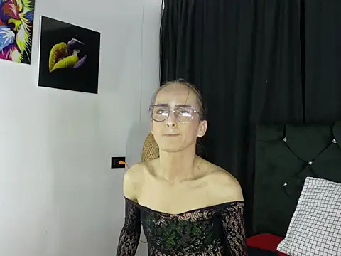 Snapshot of dulce_alexandra chatting on 05-17-26, 12:12 dulce alexandra online show from 05-17-26, 12:12