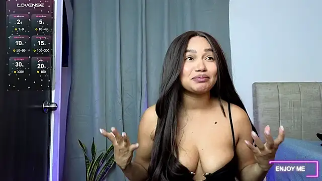 Snapshot of megangil_ chatting on 07-12-26, 06:37 megangil online show from 07-12-26, 06:37