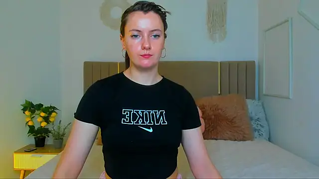Snapshot of Cutie_blushh chatting on 06-16-26, 06:38 Cutie blushh online show from 06-16-26, 06:38