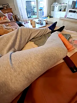Midnight Feet online show from 05-13-26, 04:43