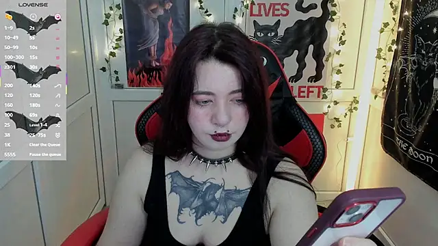 Snapshot of PurpleRune chatting on 05-18-26, 01:06 PurpleRune online show from 05-18-26, 01:06