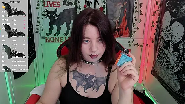 Snapshot of PurpleRune chatting on 06-15-26, 01:02 PurpleRune online show from 06-15-26, 01:02