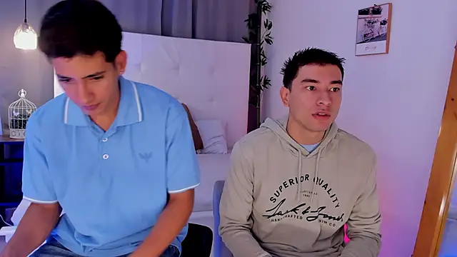 Snapshot of Alejo-and-Thiago chatting on 06-04-26, 12:33 Alejo-and-Thiago online show from 06-04-26, 12:33