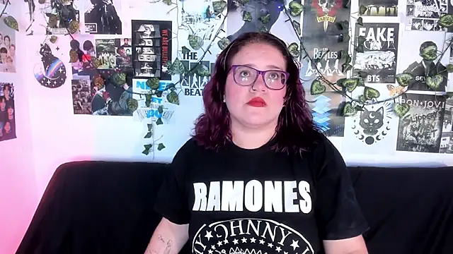Snapshot of helleen21 chatting on 07-10-26, 07:34 helleen21 online show from 07-10-26, 07:34