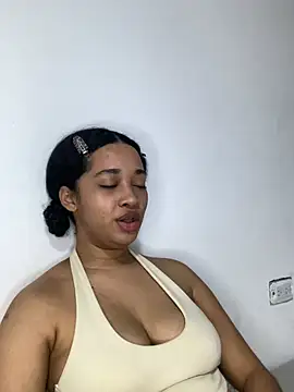 Snapshot of _sweetSabrina- chatting on 05-15-26, 04:25 sweetSabrina- online show from 05-15-26, 04:25