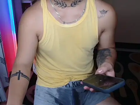 Snapshot of Ashtonfuckingboi chatting on 07-03-26, 07:15 Ashtonfuckingboi online show from 07-03-26, 07:15