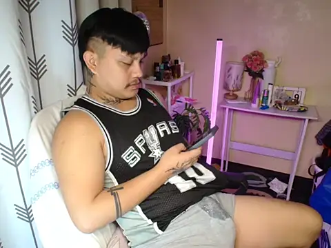 Snapshot of Ashtonfuckingboi chatting on 07-12-26, 05:15 Ashtonfuckingboi online show from 07-12-26, 05:15