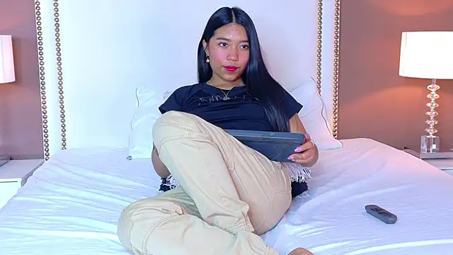 Snapshot of hanaluna_ chatting on 06-05-26, 10:32 hanaluna online show from 06-05-26, 10:32