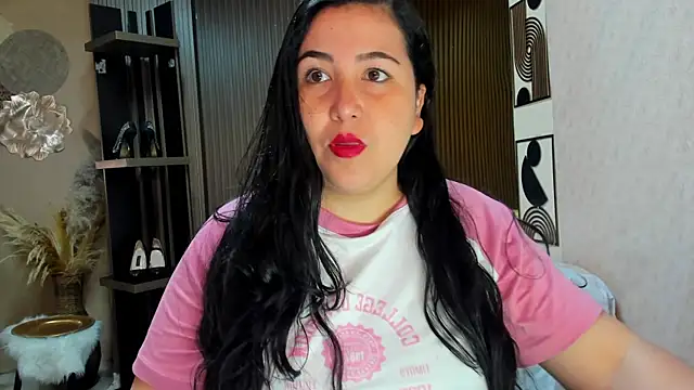 Snapshot of BBWLuxuryMuse chatting on 05-18-26, 11:16 BBWLuxuryMuse online show from 05-18-26, 11:16