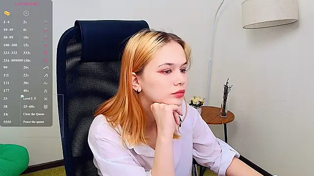 MoonF0xy online show from 05-04-26, 09:38