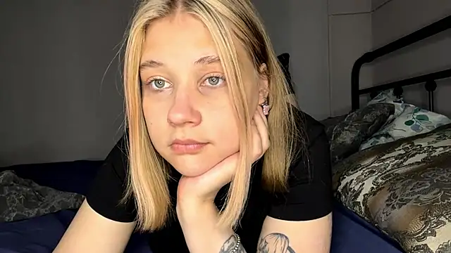 Snapshot of HildeConery chatting on 05-12-26, 07:27 HildeConery online show from 05-12-26, 07:27