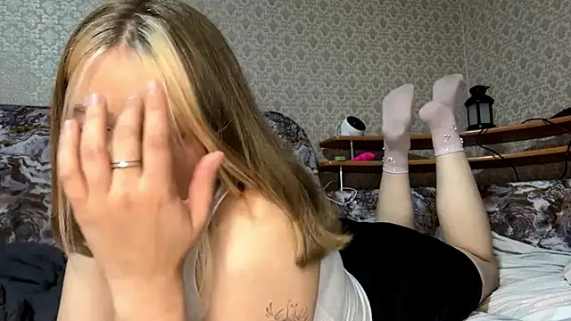 Snapshot of HildeConery chatting on 05-18-26, 02:23 HildeConery online show from 05-18-26, 02:23