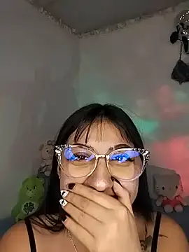 Snapshot of Kiara_Mirage chatting on 05-19-26, 12:05 Kiara Mirage online show from 05-19-26, 12:05