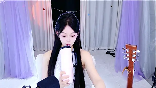 Snapshot of Wa-Nini chatting on 05-28-26, 02:47 Wa-Nini online show from 05-28-26, 02:47
