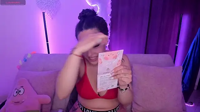 Snapshot of liz_martins1 chatting on 06-24-26, 01:59 liz martins1 online show from 06-24-26, 01:59
