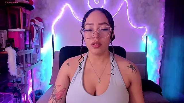 Snapshot of liz_martins1 chatting on 07-23-26, 01:58 liz martins1 online show from 07-23-26, 01:58