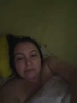 Snapshot of EmmaEmmy40 chatting on 05-17-26, 06:37 EmmaEmmy40 online show from 05-17-26, 06:37