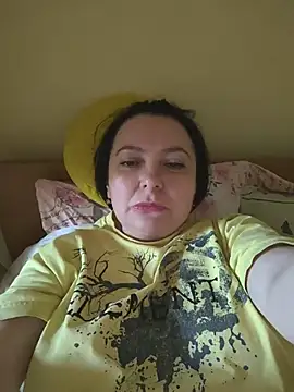 Snapshot of EmmaEmmy40 chatting on 05-26-26, 03:41 EmmaEmmy40 online show from 05-26-26, 03:41