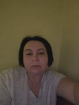 Snapshot of EmmaEmmy40 chatting on 05-30-26, 07:11 EmmaEmmy40 online show from 05-30-26, 07:11