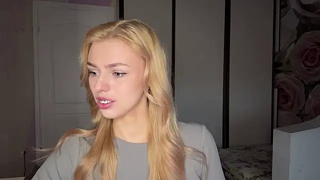 Snapshot of ScarlettRosy chatting on 05-13-26, 03:37 ScarlettRosy online show from 05-13-26, 03:37