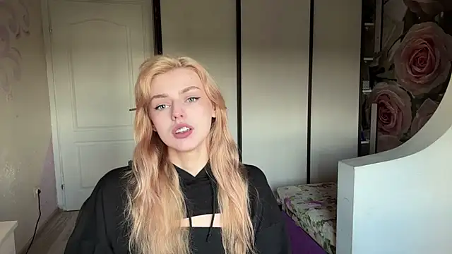 Snapshot of ScarlettRosy chatting on 05-16-26, 03:03 ScarlettRosy online show from 05-16-26, 03:03