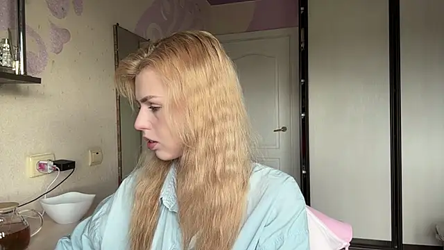 Snapshot of ScarlettRosy chatting on 05-31-26, 04:09 ScarlettRosy online show from 05-31-26, 04:09