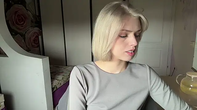 Snapshot of ScarlettRosy chatting on 06-06-26, 04:39 ScarlettRosy online show from 06-06-26, 04:39