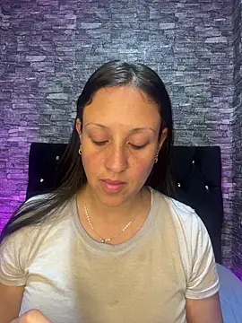 Snapshot of Cloe-Fire chatting on 06-25-26, 11:04 Cloe-Fire online show from 06-25-26, 11:04