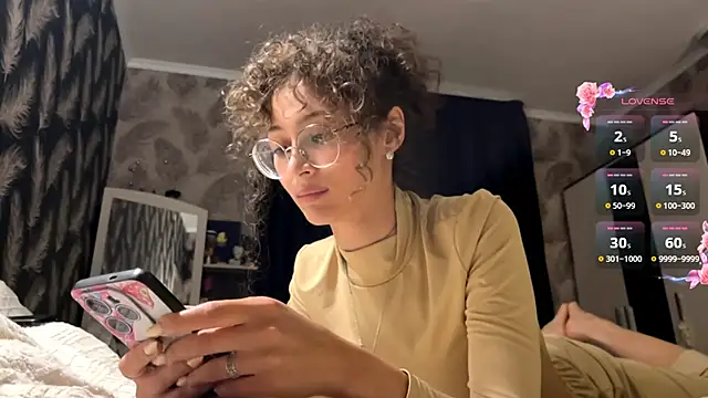 Snapshot of CurlyWinx chatting on 05-31-26, 06:09 CurlyWinx online show from 05-31-26, 06:09