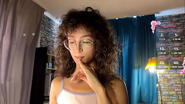 Snapshot of CurlyWinx chatting on 06-10-26, 12:26 CurlyWinx online show from 06-10-26, 12:26