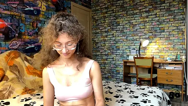 Snapshot of CurlyWinx chatting on 06-14-26, 12:40 CurlyWinx online show from 06-14-26, 12:40
