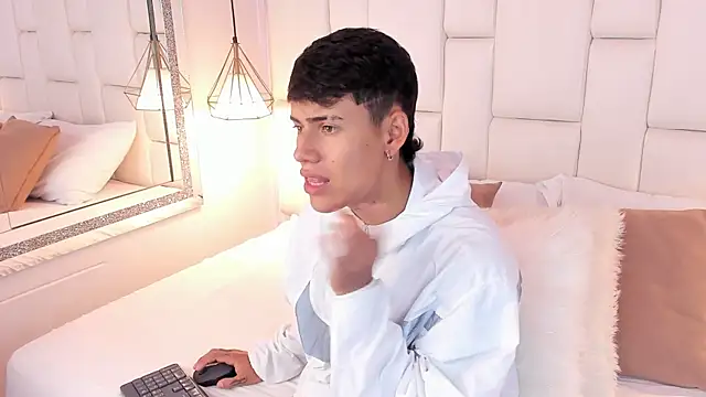 Snapshot of JacobFerrer chatting on 06-18-26, 05:39 JacobFerrer online show from 06-18-26, 05:39
