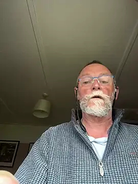Snapshot of Moonraker64 chatting on 05-07-26, 07:25 Moonraker64 online show from 05-07-26, 07:25
