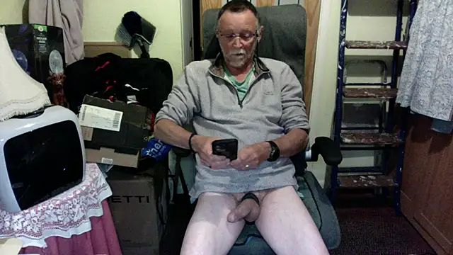Snapshot of Moonraker64 chatting on 05-22-26, 09:20 Moonraker64 online show from 05-22-26, 09:20