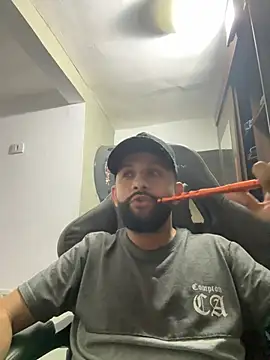 Snapshot of Ssombra_ chatting on 05-17-26, 03:59 Ssombra online show from 05-17-26, 03:59