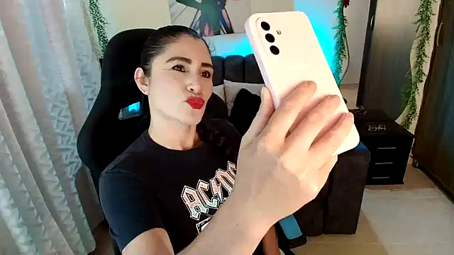 LUCYMILF SEXY online show from 07-31-26, 06:07