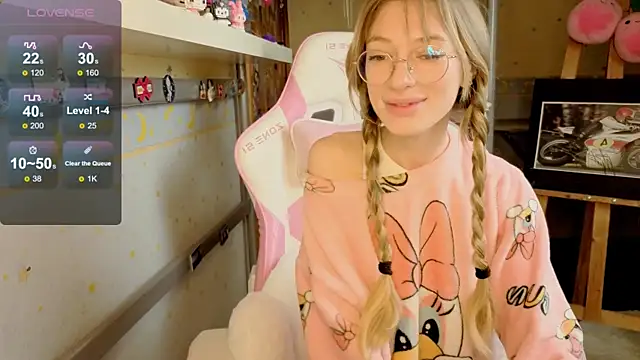 MiaMooonn online show from 06-18-26, 11:47
