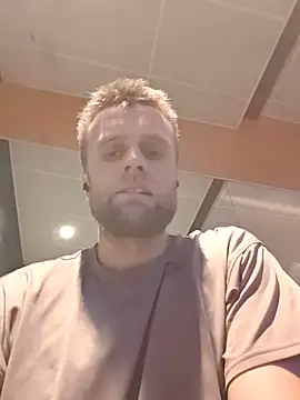 leeoslut online show from 06-18-26, 09:25